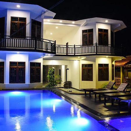 Aqua Glory Negombo Exterior photo